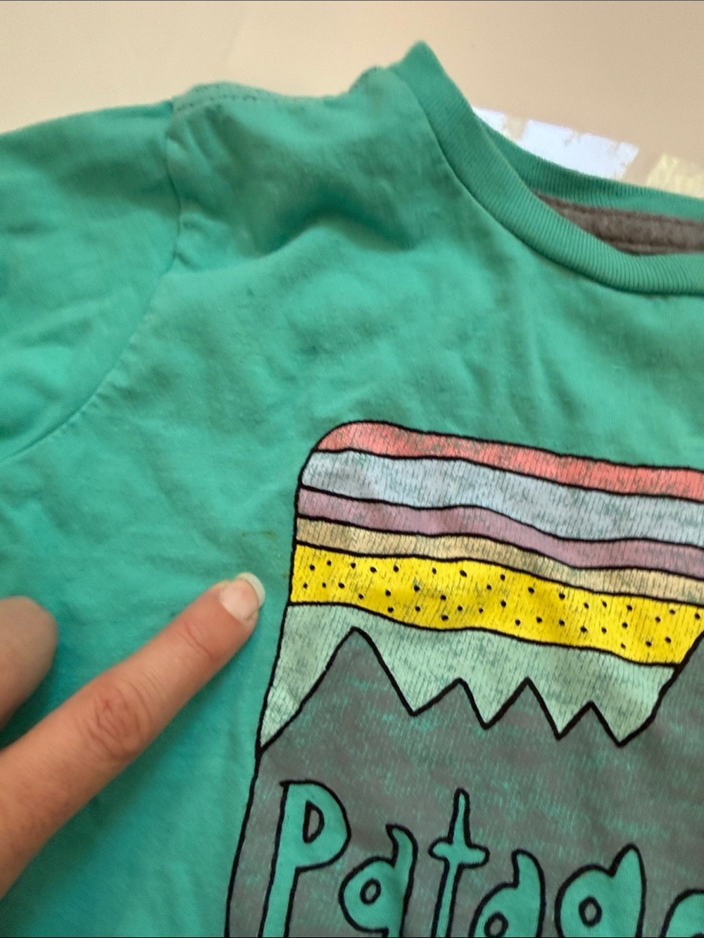 Patagonia Yellow Surf Graphic Tee & Teal Logo Tee - Picture 6 of 6